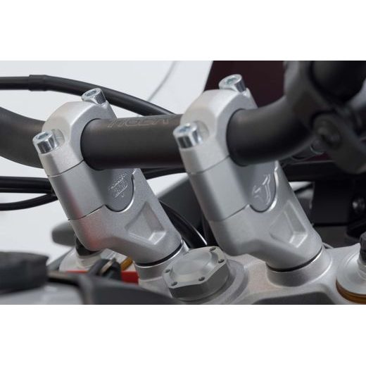 SW MOTECH ZVÝŠENÍ ŘÍDÍTEK H=30 MM. STŘÍBRNÉ TRIUMPH TIGER 900 GT/RALLY PRO.