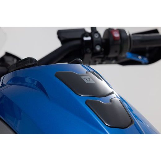 SW MOTECH TANKPAD 79,6 X 113 MM. BLACK/GREY.