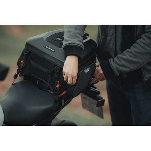 SW MOTECH ZADNÍ TAŠKA REARBAG PRO, 22-34 LITRŮ