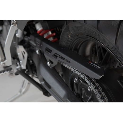 SW MOTECH KRYT ŘETĚZU- ČERNÝ TRIUMPH TIGER 900/ GT/ RALLY/ PRO (19-).