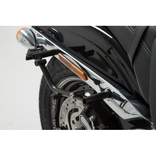 SW MOTECH SLC BOČNÍ NOSIČ LEVÝ HARLEY DAVIDSON DYNA FAT BOB (08-).