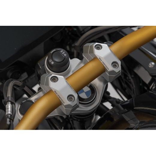 SW MOTECH VARIABILNÍ ZVÝŠENÍ ŘÍDÍTEK O PRŮMĚRU 32MM, H 32, STŘÍBRNÉ