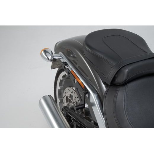 SW MOTECH SLH NOSIČ PRAVÝ HARLEY-DAVIDSON FAT BOY / S, BREAKOUT / S (17-).
