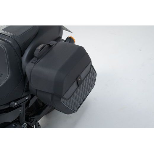 SW MOTECH LEGEND GEAR SIDE BAG SYSTEM LH. HARLEY-DAVIDSON SOFTAIL FAT BOB (17-)