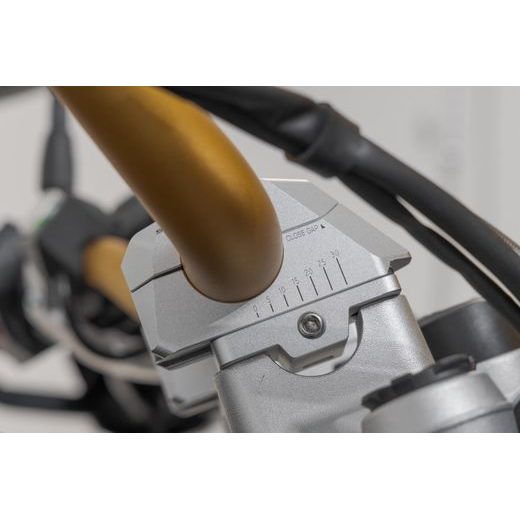 SW MOTECH VARIABILNÍ ZVÝŠENÍ ŘÍDÍTEK O PRŮMĚRU 32MM, H 32, STŘÍBRNÉ