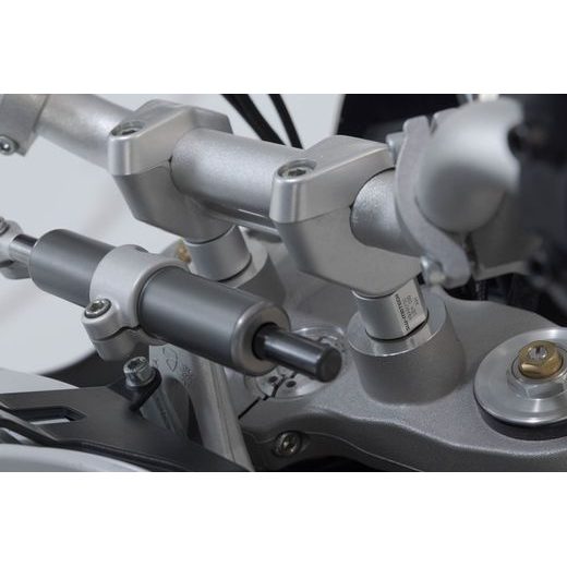 SW MOTECH ZVÝŠENÍ ŘÍDÍTEK-STŘÍBRNÉ, DUCATI DESERTX (22-).