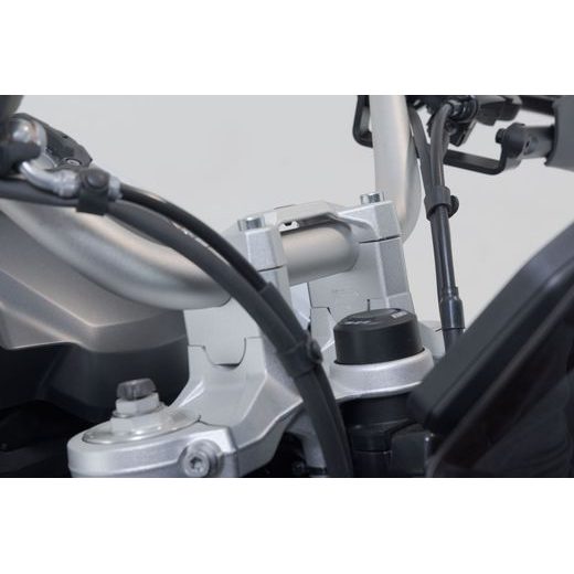 SW MOTECH ZVÝŠENÍ ŘÍDÍTEK 30 MM. STŘÍBRO. BMW F GS 850 (18-).