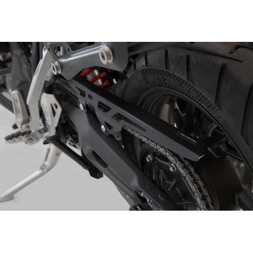 SW MOTECH KRYT ŘETĚZU- ČERNÝ TRIUMPH TIGER 900/ GT/ RALLY/ PRO (19-).