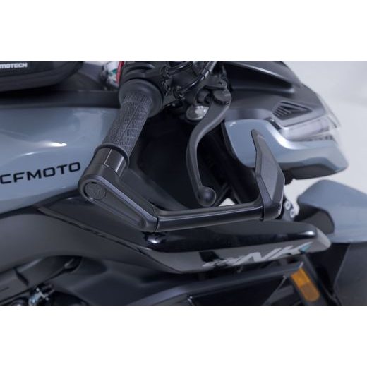 SW MOTECH LEVER GUARDS WITH WIND PROTECTION BLACK. CFMOTO 675NK (25-).