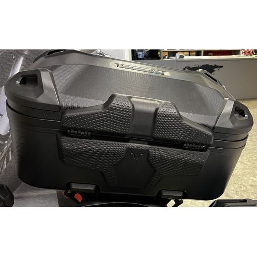 SW MOTECH OPĚRKA PRO KUFR DUSC M/L, 33/41 LITRŮ