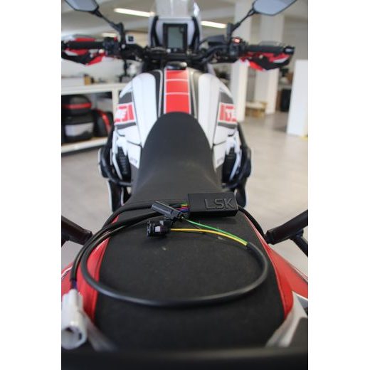 TENERE 700 2019-2020 EURO4 (MONOCHROMATIC DASHBOARD, WHITE 4-PIN DIAGNOSTIC PLUG)