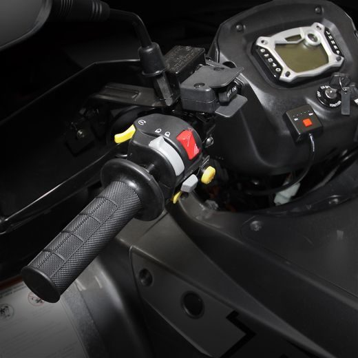 SHARK VYHRIEVANÉ GRIPY SO ZAMYKANÍM LOCK-ON