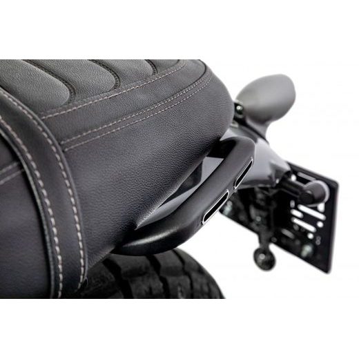 MADLÁ NA RUKY SPOLUJAZDCA