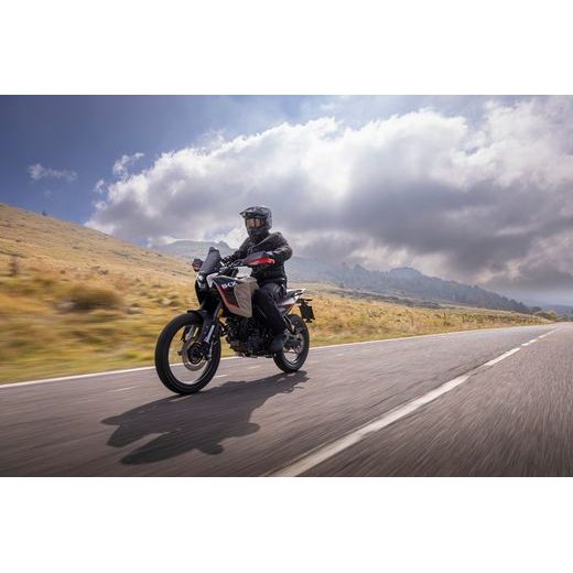 NOVINKA!!! BENELLI BKX 125 ABS EURO5+