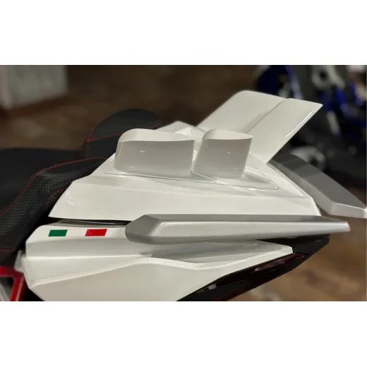 KRYT SEDACKY - RACING