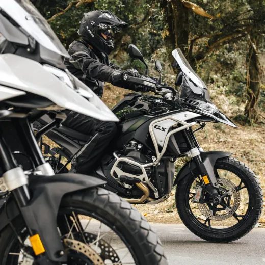 PADACÍ RÁMY SHAD W0RG14SSH VRCHNÍ STŘÍBRNÁ PRO BMW R 1300 GS 2024-2026