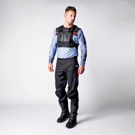 CHRÁNIČ HORNÍ ČÁSTI TĚLA IXS HEX 482-510-3701 ČERNÝ L/XL