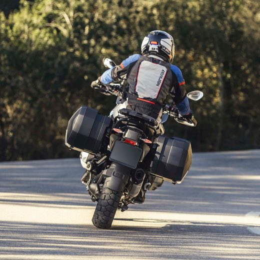 BOČNÍ KUFRY NA MOTORKU SHAD SH38X D0B38200 (ROZŠIŘITELNÝ KONCEPT)