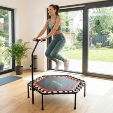 Cvičení na trampolíně Sportago Whee 114 cm v domácím prostředí