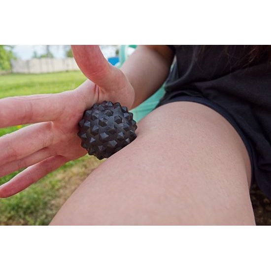 Sportago Lumi masážní míč 6,5 cm - černý