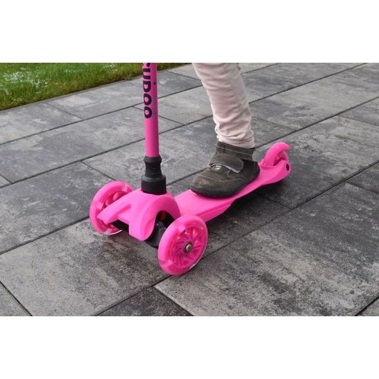 Trojkolka Scudoo Kido Pro so svietiacimi kolieskami - ružová