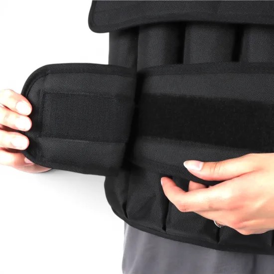 Detail širokého bočního pásu a zapínání na suchý zip vesty Sportago Gravus