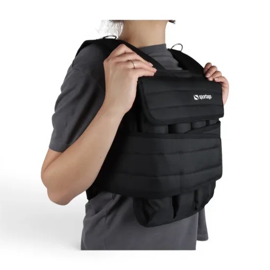 Zátěžová vesta Sportago Gravus 10 kg na postavě z bočního pohledu