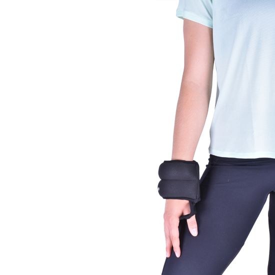 Sportago Thumby na zápěstí s uvolněnou rukou podél těla