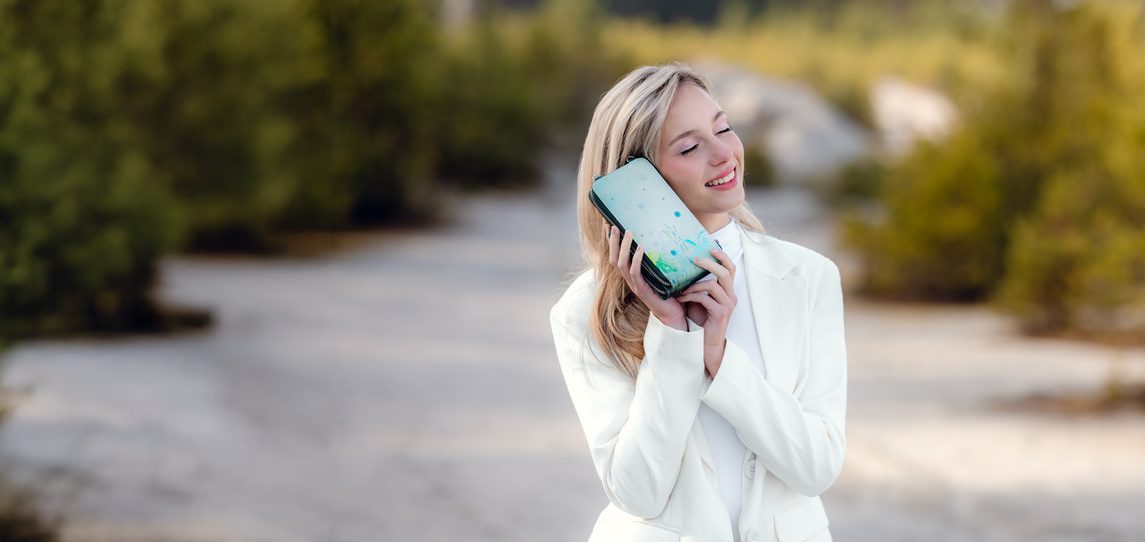 Stella Crossbody Wallet