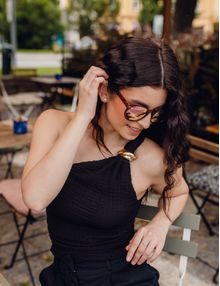 Elea V Black