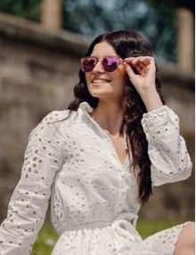 Elea V Black