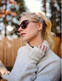 Elea V Black