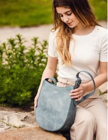 Cara Canva Blue
