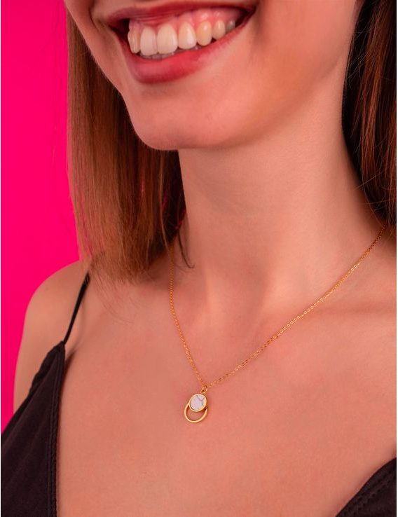 Gold Hirea necklace
