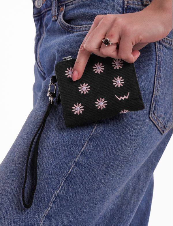 Tadi Daisy Black