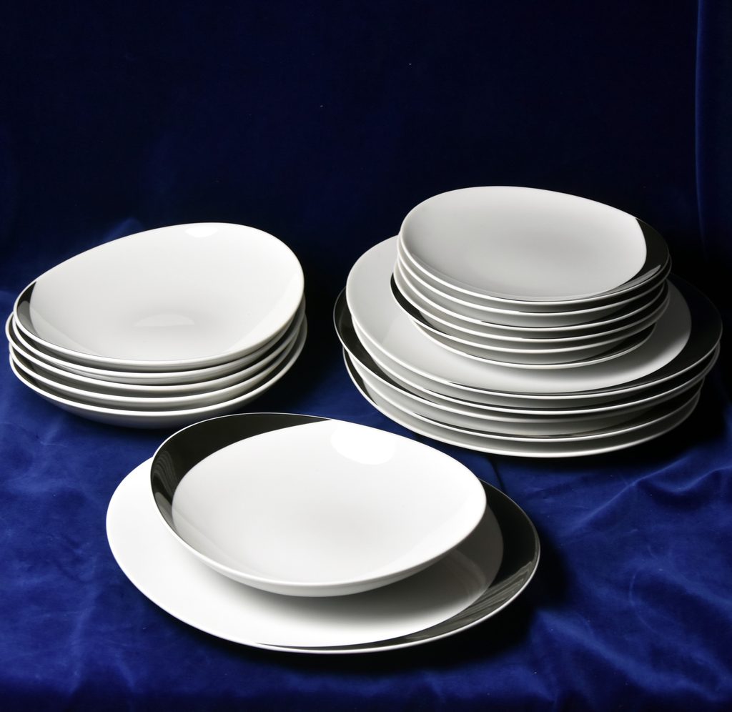 30283: Plate set for 6 pers., Thun 1794, Carlsbad porcelain, Loos - Thun  1794 - NEW: shape Loos, white and decorated - Thun Carlsbad porcelain, by  Manufacturers or popular decors - Dumporcelanu.cz - český a evropský  porcelán, sklo, příbory