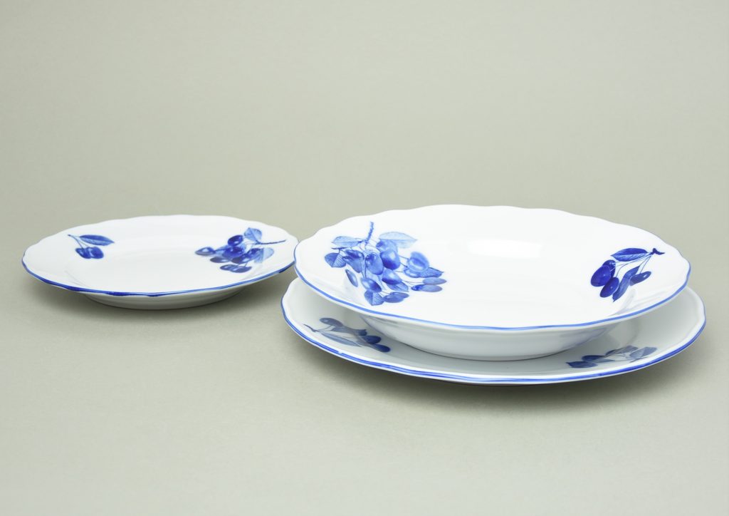 Six Royal Copenhagen Blue Flower Braided Plates For Sale at