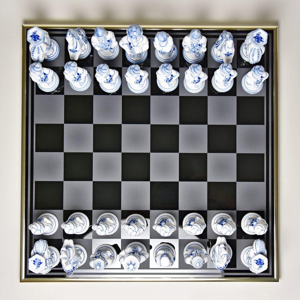 Porcelánové šachy, 41 cm, Cibulák, originální z Dubí - Cibulák (Blue Onion  pattern) - Figurky - Cibulák, originální z Dubí, Podle vzoru a výrobců -  Dumporcelanu.cz - český a evropský porcelán, sklo, příbory