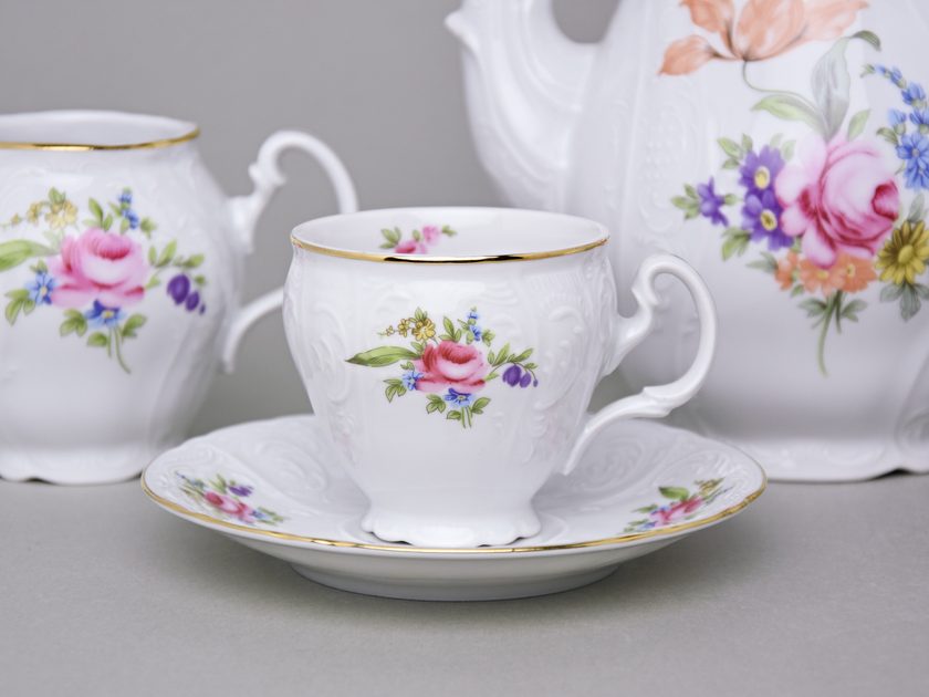Pink line: Coffee pot 1,2 l, Carlsbad Porcelain, BERNADOTTE roses - Thun  1794 - BERNADOTTE roses + Gold or Pink line - Thun Carlsbad porcelain, by  Manufacturers or popular decors - Dumporcelanu.cz 