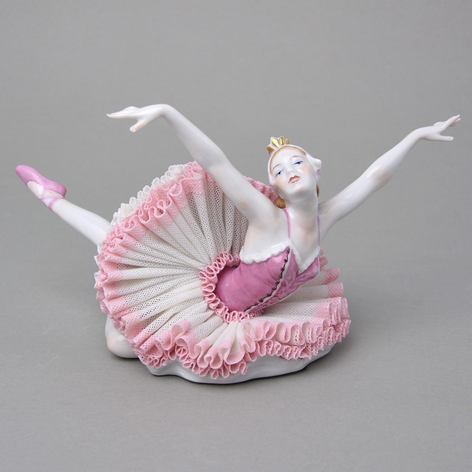 Ballerina with lace 23 x 16 x 15 cm, Kurt Steiner, Porcelain