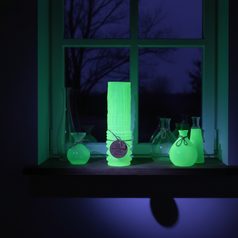 Dóza Ženy (uranové sklo), Sklárna Janov