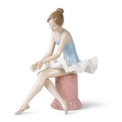 Sitting Ballet Dancer, 22 x 20 x 14 cm, NAO Porcelain Figures