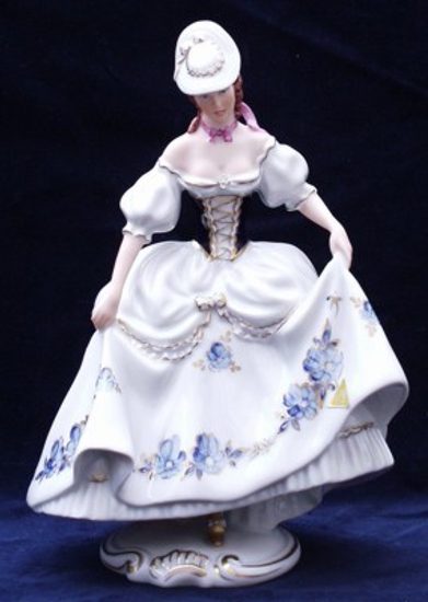 Girl with a hat 15 x 21,5 x 29,5 cm, Isis, Porcelain Figures Duchcov