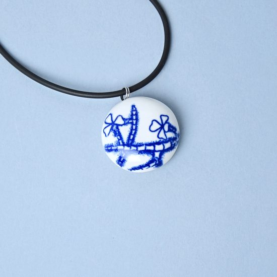 Náhrdelník: Duté kolečko 38 mm, Kvetoucí kaktus, černá pryž, Porcelánové šperky Ateliér Mallys