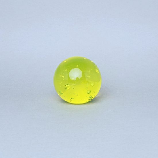 Těžítko Koule s bublinkami (uranové sklo), Sklárna Janov