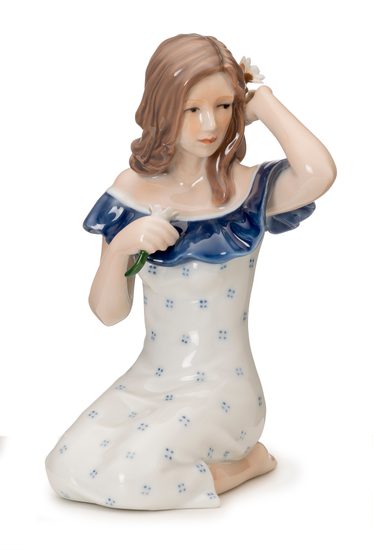 Klečící dívka s květinou ve vlasech 10 x 16,5 cm, porcelánové figurky Royal Copenhagen