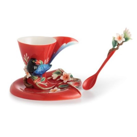 Joyful Magpie design sculptured porcelain cup and saucer 14,5 x 9,5 cm, FRANZ Porcelain