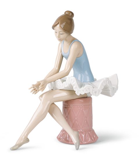 Sitting Ballet Dancer, 22 x 20 x 14 cm, NAO Porcelain Figures