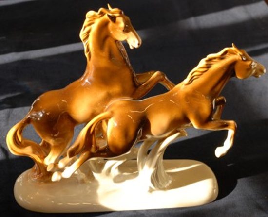 Běžící koně 37,5 x 15 x 31 cm, luxor, Porcelánové figurky Duchcov
