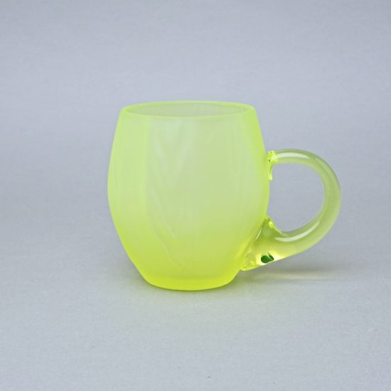 Sklenice KŮRA s uchem - matná (uranové sklo), 500 ml, Sklárna Janov